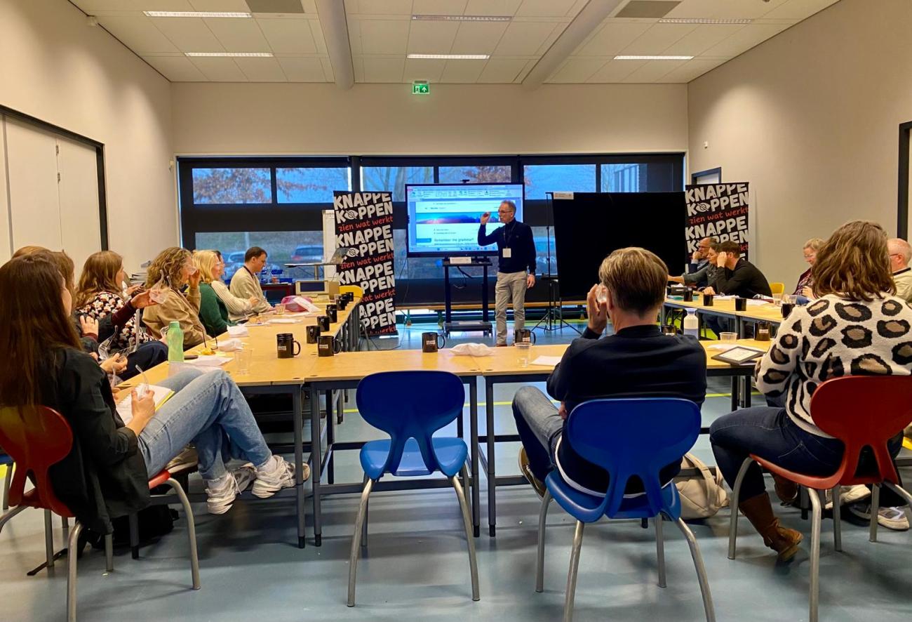 Don van Dijk (Visio) geeft uitleg over ICT-oplossingen in het Cluster1-onderwijs
